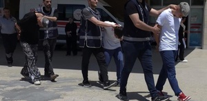 Çocuk parkında 10 kişiyi yaralayan saldırganlardan pes dedirten savunma