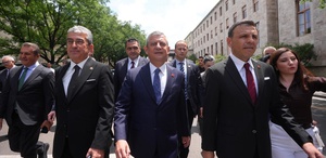 Özgür Özel’in ekibinden 28 CHP Parti Meclisi üyesi istifa etti