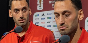 Sinirler gerildi Hakan Çalhanoğlu ve yabancı gazeteci arasında dikkat çeken diyalog