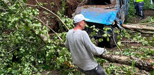 Rize’de kamyonet uçuruma yuvarlandı: Karı koca hayatını kaybetti