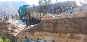 Etiyopya’da yolcu otobüsünün uçuruma yuvarlanması sonucu 28 kişi hayatını kaybetti