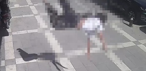 Güvercinlerle ilgilenirken 2’nci kattan düştü o anlar kamerada