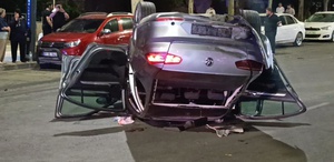 Makas atarak yarışan iki otomobil kaza yaptı: 5 yaralı