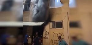 Batı Şeria’da Camiler Ateşe Verildi