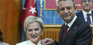 İstanbul Milletvekili Nimet Özdemir, CHP’den istifa etti