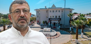 Seferihisar Belediyesi’ne operasyon Veli Ağbaba’nın danışmanı da gözaltında