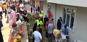 Orhangazi’de otomobil apartman bahçesine uçtu: 2 yaralı