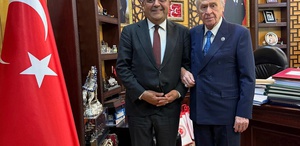 Maka odasında kol kola poz Bahçeli, Sezgin Tanrıkulu’nu ağırladı
