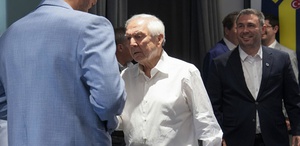 Vedat Muriqi’nin Aziz Yıldırım ile tokalaşmadan önce yaptığına beğeni yağıyor