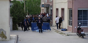 Niğde’de apartmanın 10’ncu katından düşen genç hayatını kaybetti