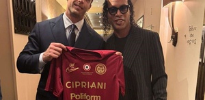 Ronaldinho futbola geri dönüyor Eski Başakşehirli yıldızla takım arkadaşı olacak