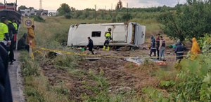 Isparta’da kontrolden çıkan tur minibüsü şarampole yuvarlandı: 5 ölü, 25 yaralı