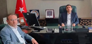 Müftülükte tartışma yaratan görüntü: Stajyer vali yardımcısı vekili makam koltuğuna oturdu, Diyanet camiasından tepki geldi