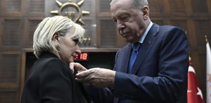 CHP’den istifa eden İstanbul Milletvekili Nimet Özdemir, AK Parti’ye katıldı.