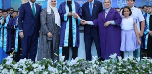 Cumhurbaşkanı Erdoğan’ın torunu Ömer Tayyip mezun oldu Diplomasını bizzat kendi verdi