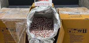 İzmir’de 300 bin uyuşturucu hap ele geçirildi, 2 tutuklama