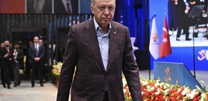 Erdoğan’a 25’inci yıl sürprizi AK Parti’nin yeni şarkısı ilk kez dinletildi