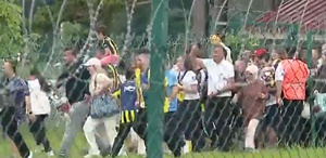 Kapılar açılınca resmen hücum ettiler Neredeyse birbirlerini ezeceklerdi
