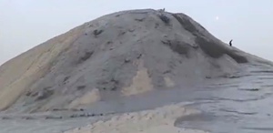 İran’da çamur volkanı faaliyete geçti