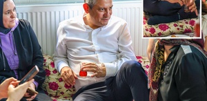 Özgür Özel’in çorabını görenler bir daha baktı