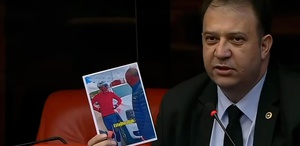 Vekil “Milletin içinde tayt giyiyor“ dedi, validen böyle yanıt geldi