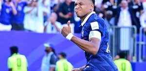 Fransa, Paraguay engelini tek golle aştı