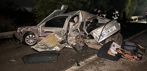Arıza nedeniyle emniyet şeridinde duran otomobile tır çarptı 1 çocuk öldü, 3 yaralı