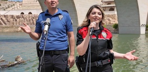 Batman polisi, Hasankeyf’in tarihi dokusu ile müziği buluşturdu