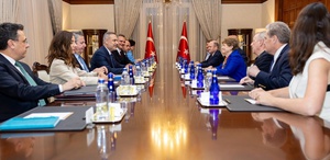 Dışişleri Bakanı Fidan, Ankara’da ABD’li senatörleri kabul etti