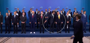 Aile fotoğrafına damga vuran an Rutte espri yaptı, Rama’nın yüzü düştü