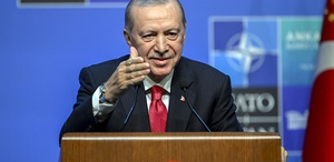 Cumhurbaşkanı Erdoğan’dan Yunan gazeteciye: Gözlerinden tanırız