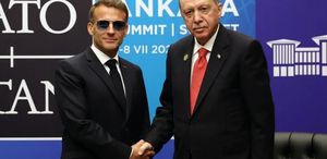 Cumhurbaşkanı Erdoğan, Macron ile görüştü: Şam’daki bombalı saldırı da gündemdeydi