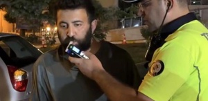 Alkol çıkmayınca bakın ne yaptı: Sürücünün o halleri kamerada