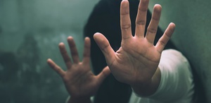 Annenin sevgilisinden iki kızına istismar Ülkeden kaçtı, baskın sonrası dönüp teslim oldu
