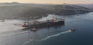 325 metrelik dev boru döşeme gemisi İstanbul Boğazı’ndan geçiş yaptı