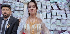 İki gece iki gün süren düğünde gelin ve damada servet takıldı