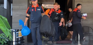 Otel odasında ölü bulundu, yanındaki maddeler ekipleri alarma geçirdi