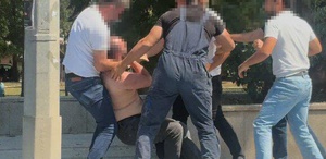 Tartıştıkları kişiyi aralarına alıp dövdüler: Saldırganlar yakalandı