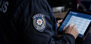 Gözaltındaki polislerin şoke eden mesajlaşması Vatandaşın tüm mahremini çeteye sunmuşlar