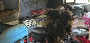 Yoldan geçen TIR sürücüsü fark etti, 22 kişilik aile faciadan döndü