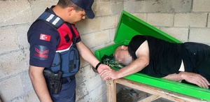 Kayıp vatandaş mezarlıkta tabutun içinde sağ bulundu