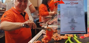 Geri adım atmadı Herkes Köfteci Yusuf’un dükkanlarına astığı yazıyı paylaşıyor