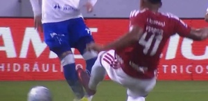 Futbolda bir ilk: Sakatladığı rakibi iyileşene kadar sahaya çıkamayacak