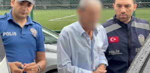 Tramvayda hayasızca harekette bulunan yaşlı adama gözaltı