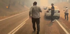 Balıkesir’deki yangın Bergama sınırına ulaştı, gazeteciler alevler arasından zor kurtuldu