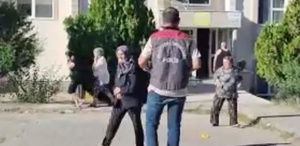 Edirne’de emekli polis, tartıştığı komşusu ile eşi ve çocuğunu tabancayla vurdu