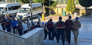 Uşak Belediyesinde sigortalı gösterilip Özkan Yalım’ın işletmelerinde çalışanlara yönelik operasyonda yakalananlar adliyede