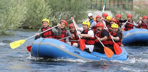 Fuat Oktay, Çekerek’te şampiyon sporcularla buluşarak rafting yaptı