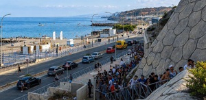 İspanya, göçmenlere karşı deniz bariyeri kurdu