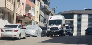 Sabah uyandığında eşini, yüzü kanlar içinde yerde buldu
